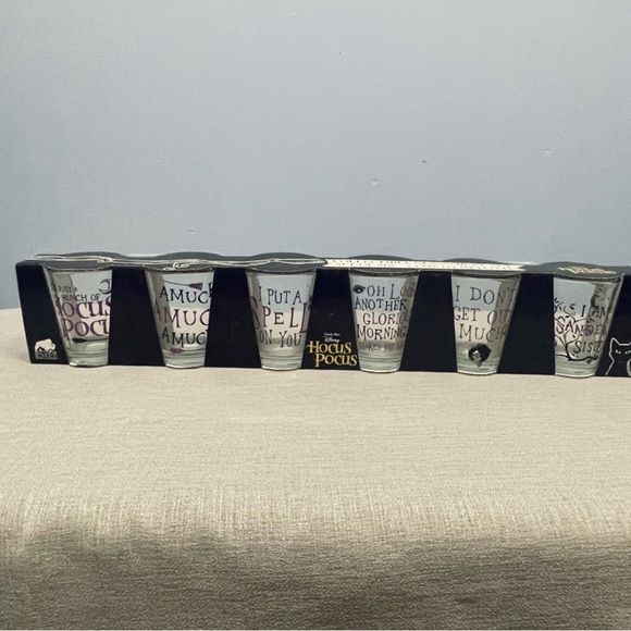 Hocus Pocus Collectible 6 Piece Shot Glads Set NEW - Picture 1 of 5